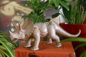 игрушка динозавр