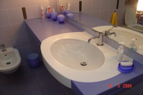 фиолетовая ванная