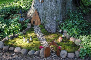 decorate a stump in the garden